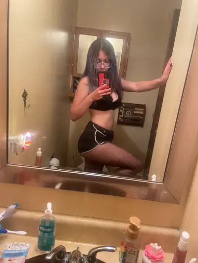 Karmah (your clingy hot gf)