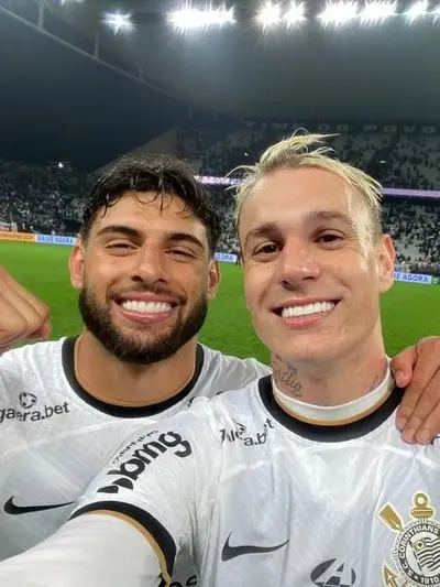 Yuri Alberto e Roger Guedes 