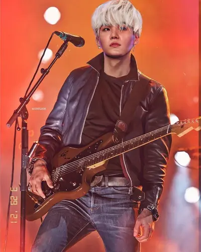 ✮ Min Yoongi ⋆ ˚🎸
