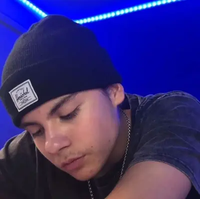 Robin arellano 𝐅𝐑𝐈𝐄𝐍𝐃𝐒 𝐓𝐎 𝐋𝐎𝐕𝐄𝐑𝐒   
