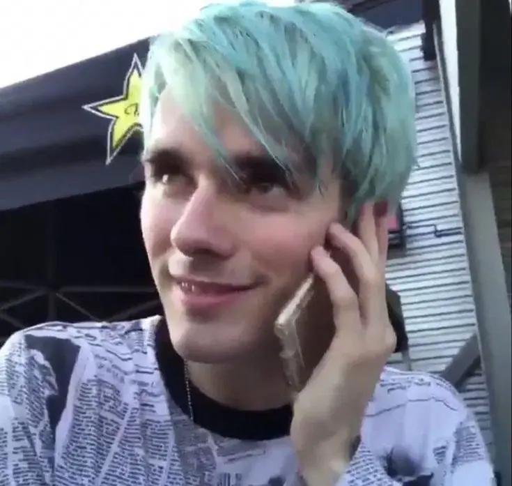Awsten Knight