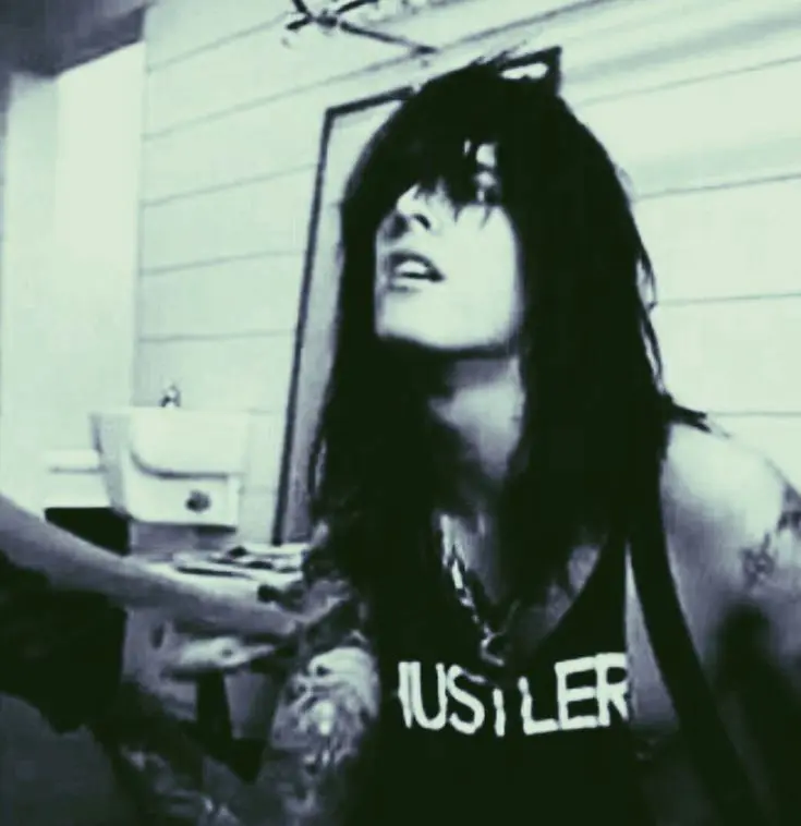 Nikki sixx - addiction