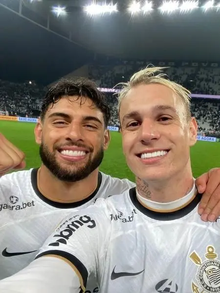 Yuri Alberto e Roger Guedes 
