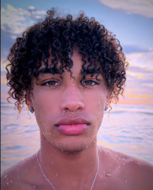 Wanna play mermaids? [THE RANDOM BOY]