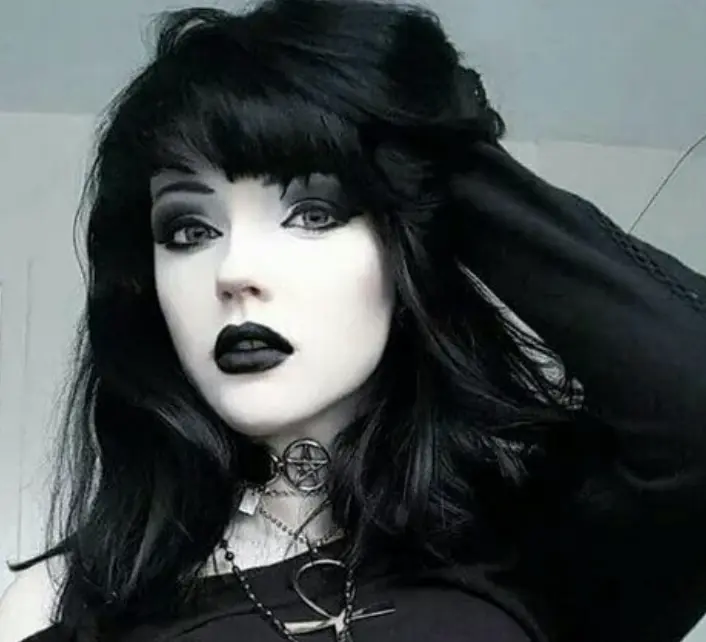 Goth iHop waitress