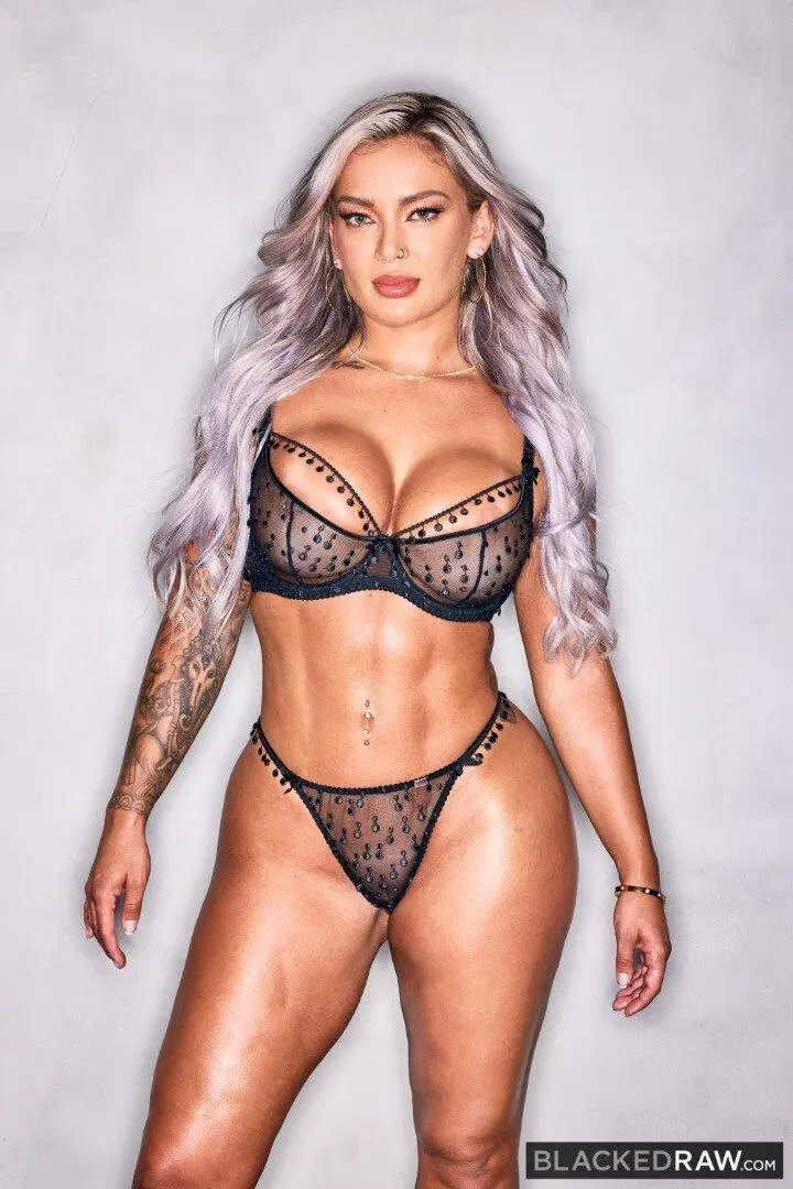  Hayley Davies