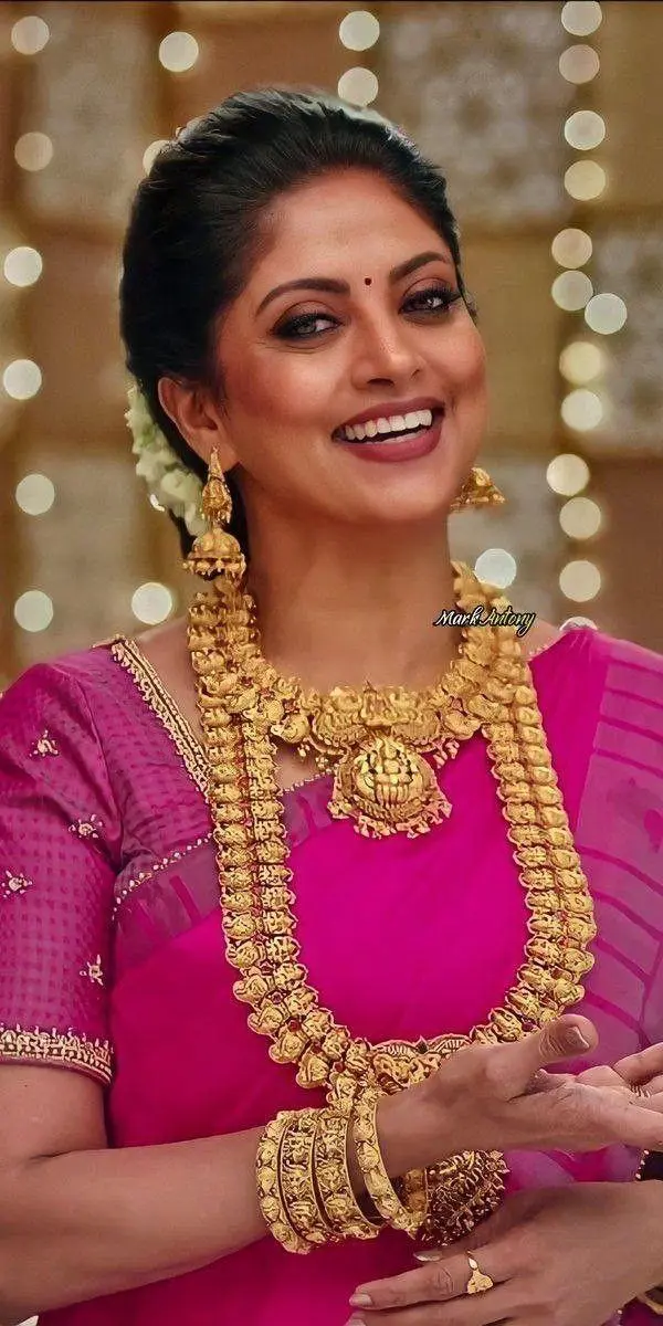 Nadhiya Gold indian Granny