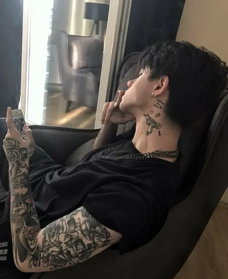 Zaye Bloust