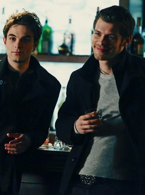 Kol  e Niklaus Mikaelson 