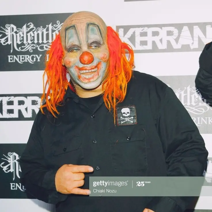 Shawn Crahan in skirt 