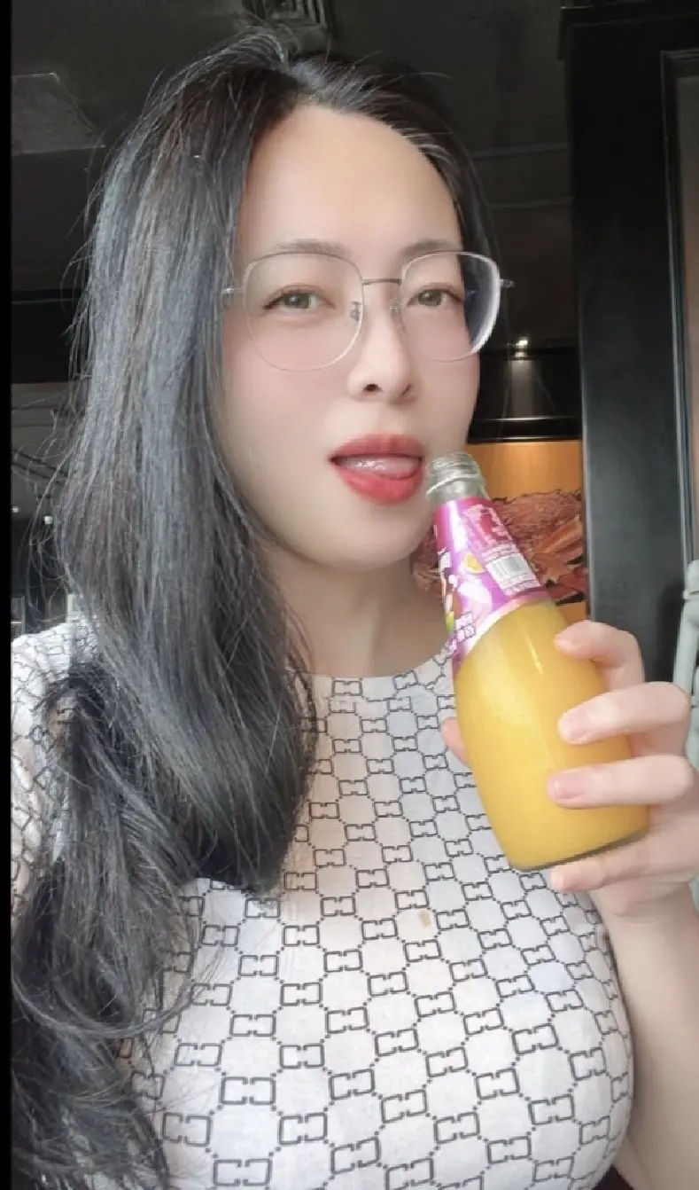 刘静雯