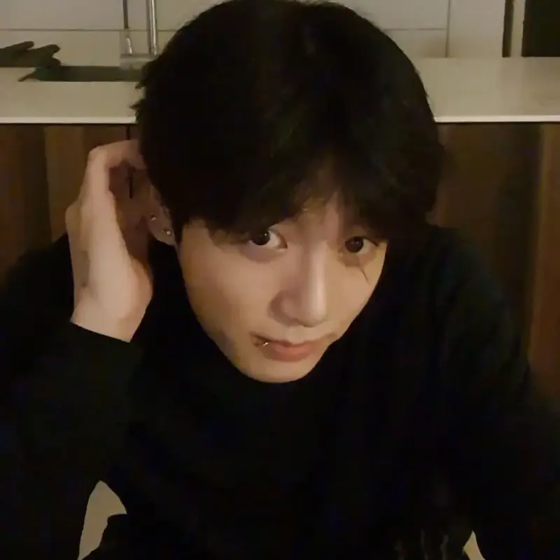 Escort Jungkook